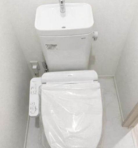 トイレ　別部屋の画像を使用しております。