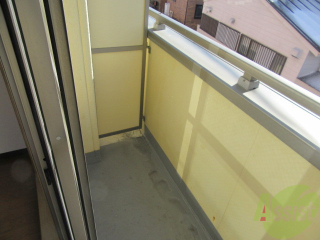 バルコニー　ちょっとしたバルコニーです。問題なくお使いいただけます。
