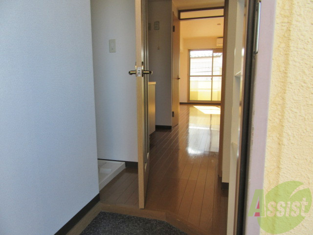 玄関　玄関から見たお部屋です。奥行で広さ伝わりますでしょうか
