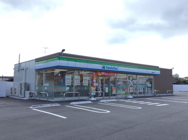 コンビニ　ファミリーマート（コンビニ）まで867m
