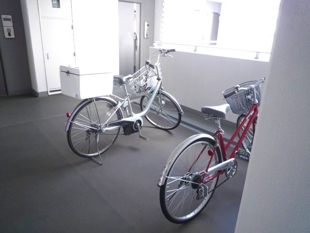 その他共有部分　自転車駐輪場　無料　各フロアに駐輪スペースあり