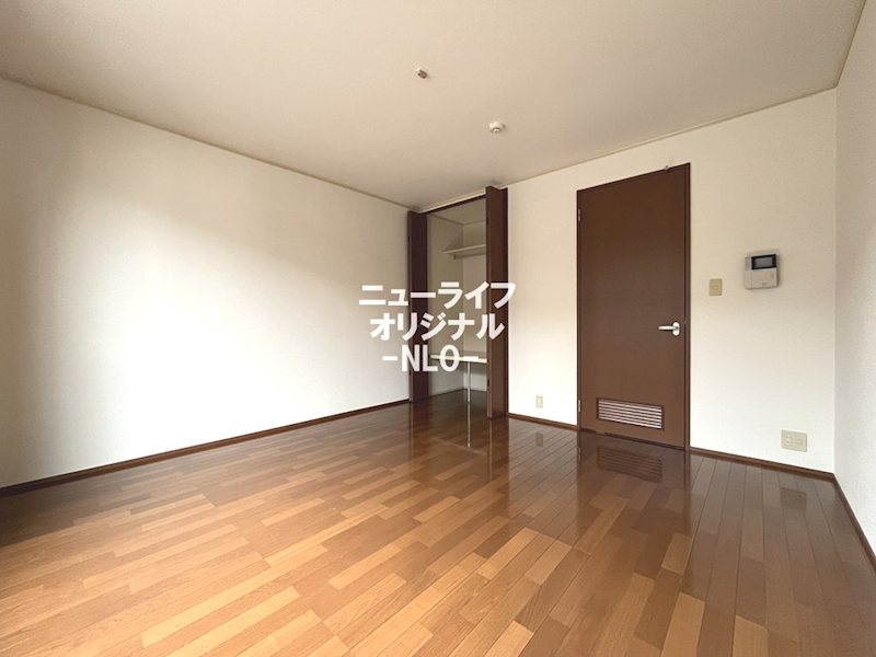 その他部屋・スペース　ゆったりと寛げる8帖の主寝室。