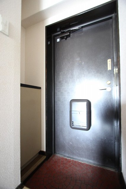 玄関　同物件別号室のものです。