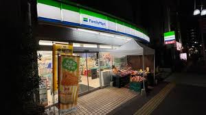 コンビニ　ファミリーマート板橋駅桜通り店（コンビニ）まで108m