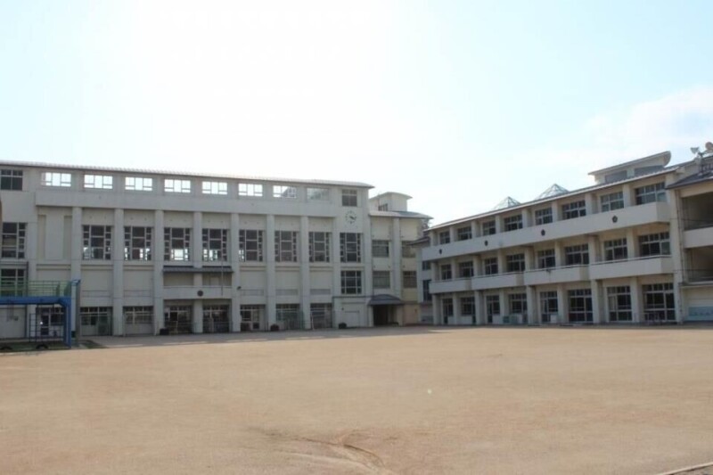 小学校　神戸市立真野小学校（小学校）まで381m