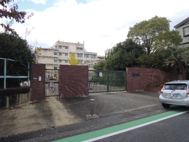 小学校　段上西小学校（小学校）まで494m