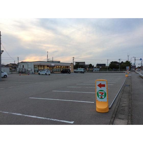 コンビニ　セブンイレブン富山豊田本町１丁目店（コンビニ）まで350m