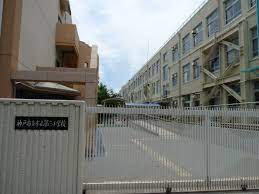 小学校　神戸市立 本山第三小学校（小学校）まで414m