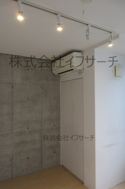 その他設備　アクセントクロスと間接照明　当社担当撮影