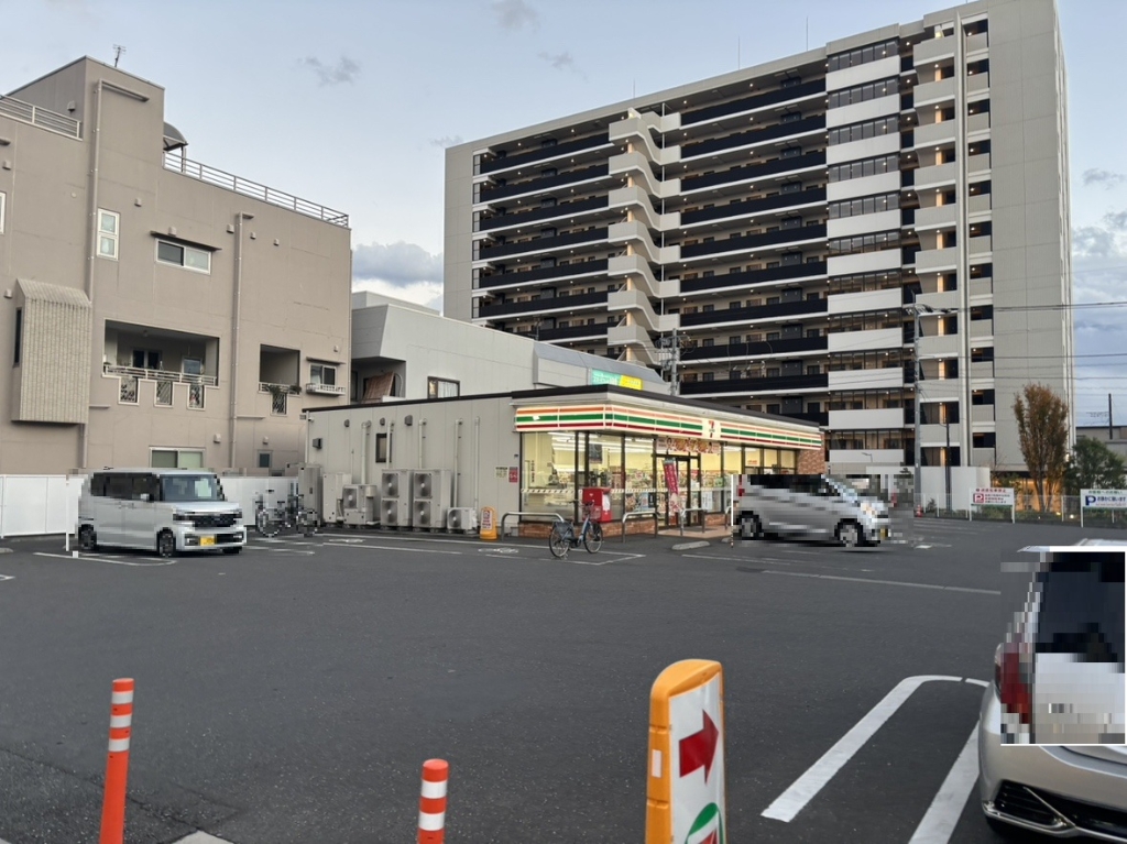 コンビニ　セブンイレブン 東松山駅東口店（コンビニ）まで192m