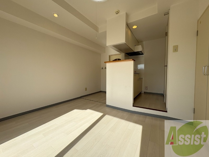 その他部屋・スペース　こちらのお部屋は光が差し込む、温かみのあるお部屋です。