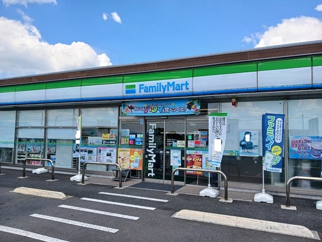 コンビニ　ファミリーマート浜川町店（コンビニ）まで350m