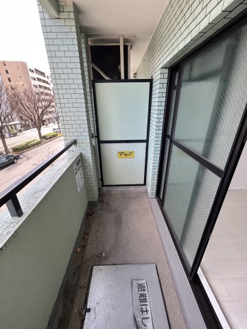バルコニー　※写真は同じマンションの違う部屋のものになります。