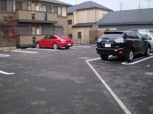エントランス　★敷地内駐車場★