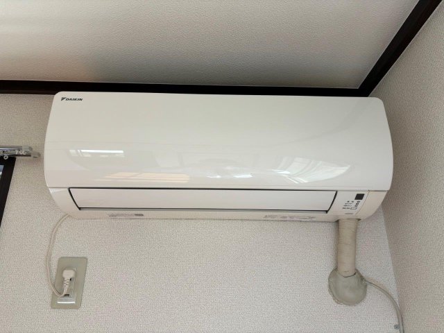 その他設備　エアコン；洋室6帖