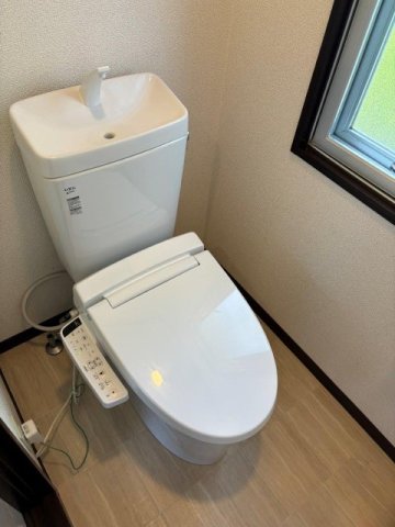 トイレ　温水洗浄便座