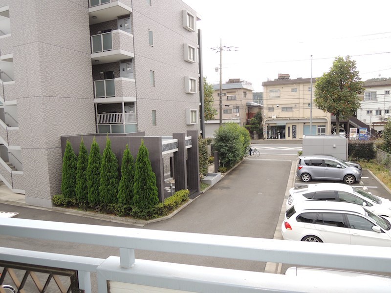 バルコニー　日当たりの良いベランダ（他室参照）