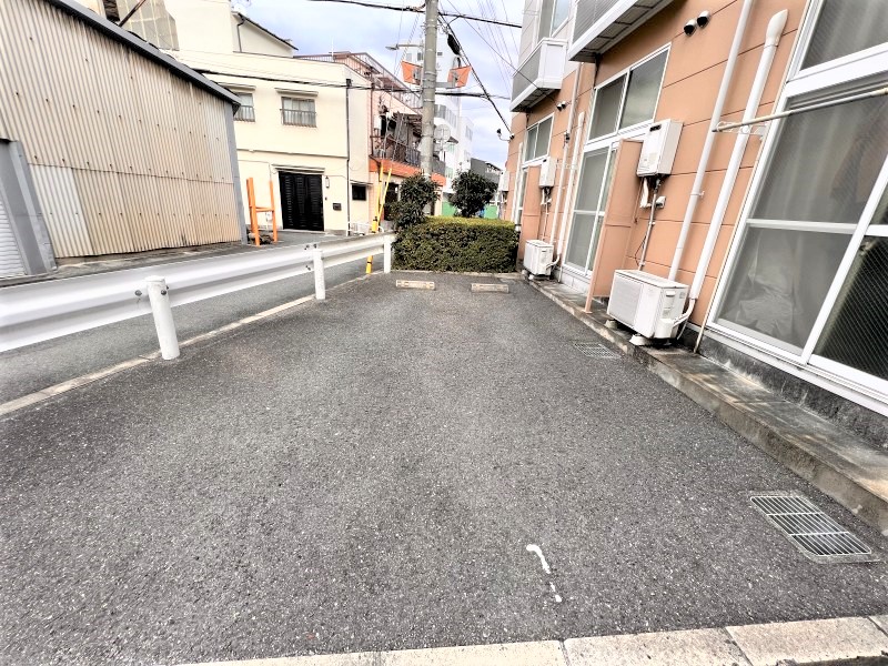 その他　駐車場は別料金となります。