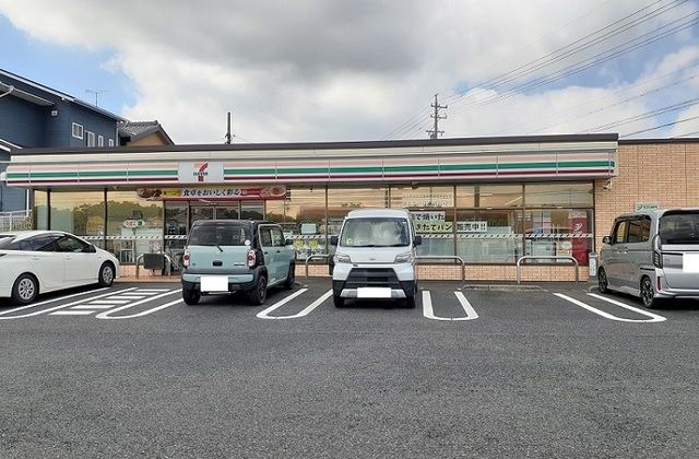 コンビニ　セブンイレブン（コンビニ）まで500m