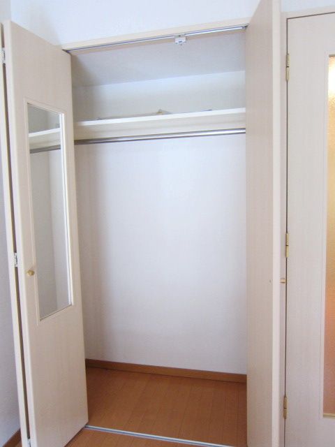 収納　★収納に鏡がついてます★