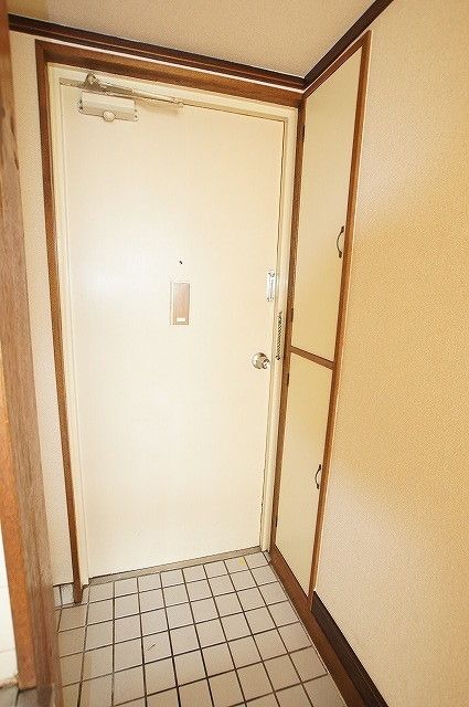 玄関　～ハイツライラックのご紹介です～