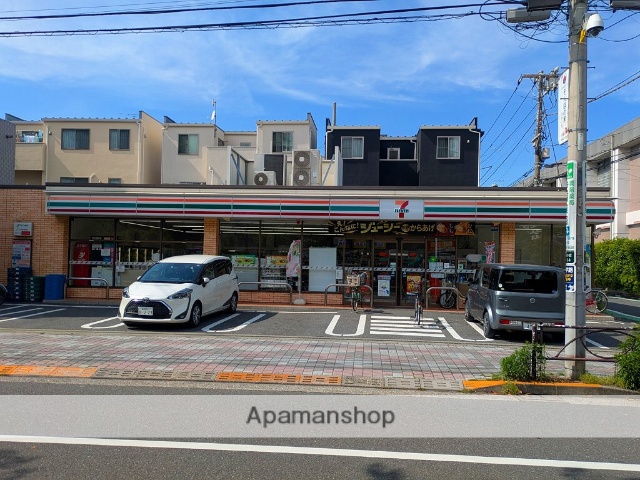 コンビニ　セブンイレブン（コンビニ）まで327m