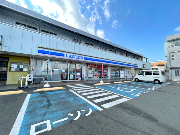 コンビニ　ローソン（コンビニ）まで837m