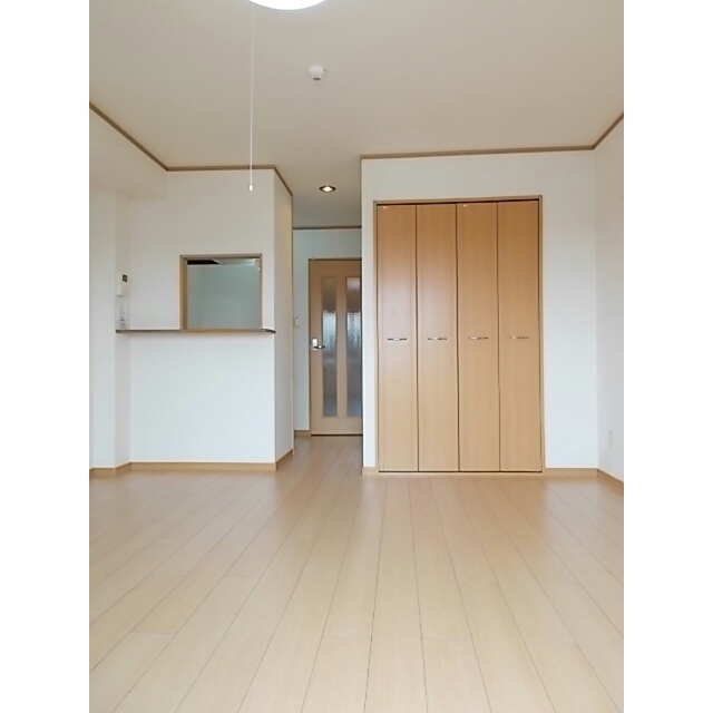 居室・リビング　反転