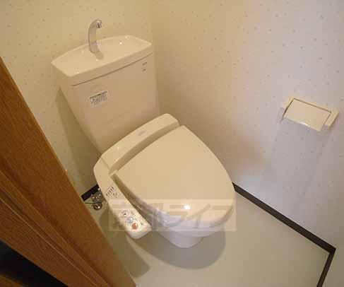 トイレ　ウォシュレット付きのトイレです。