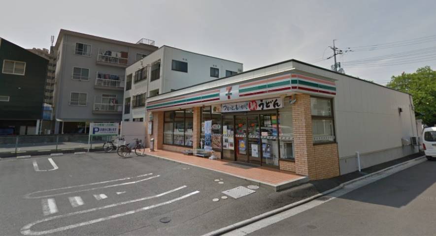 コンビニ　セブンイレブン（コンビニ）まで390m