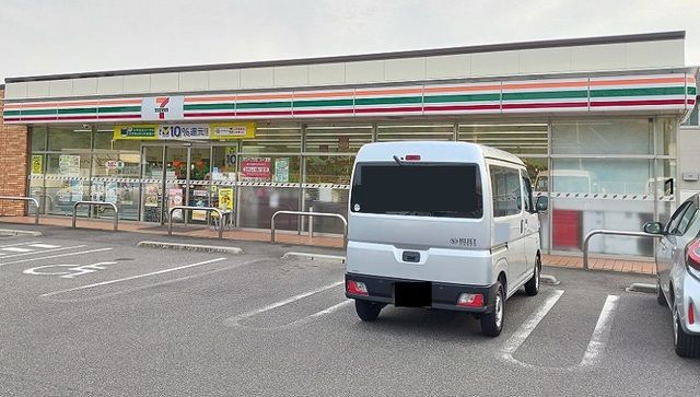 コンビニ　セブンイレブン（コンビニ）まで800m