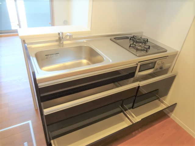 その他設備　キッチンはスライド収納