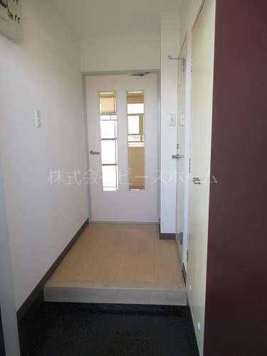 玄関　※別号室参考写真
