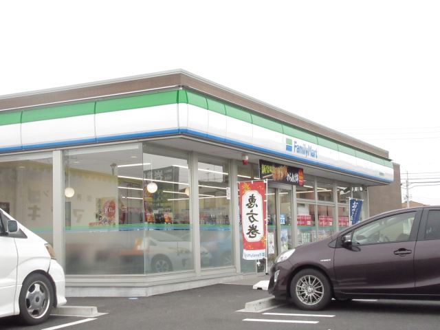 コンビニ　ファミリーマート（コンビニ）まで220m