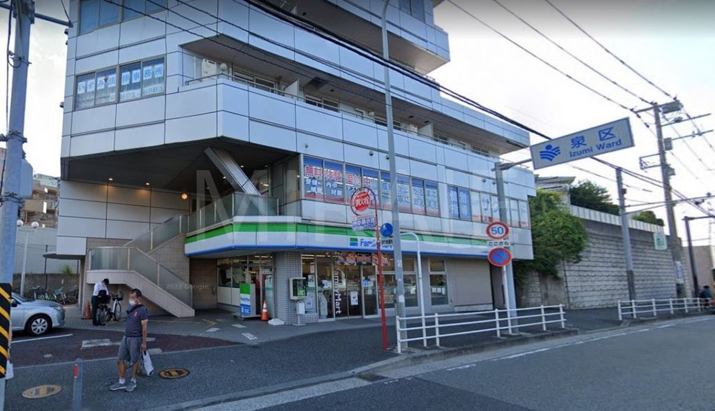 コンビニ　ファミリーマートいずみ踊場駅前店（コンビニ）まで180m