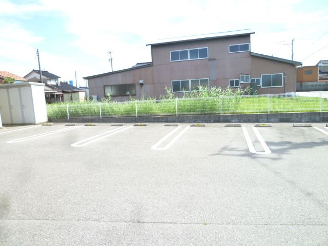 駐車場　駐車場完備です