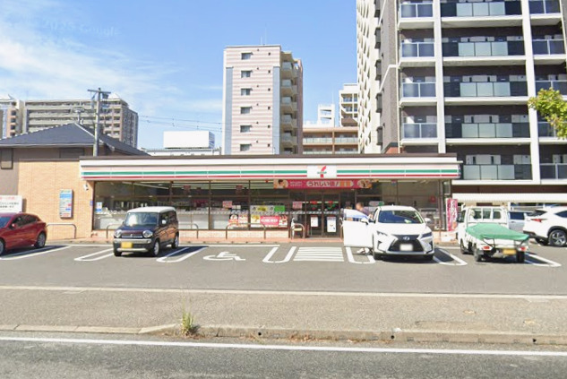 コンビニ　セブンイレブン 福岡香椎駅前店（コンビニ）まで786m