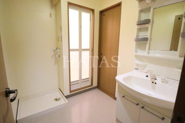 洗面設備　同物件別部屋です。