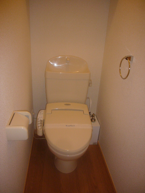 トイレ　他のお部屋の参考写真となります。