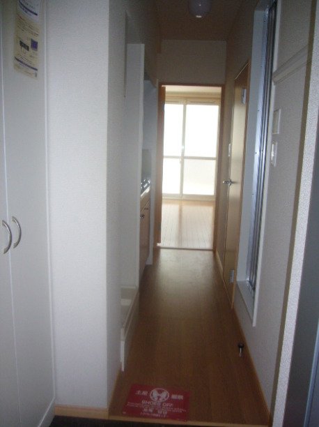 玄関　他のお部屋の参考写真となります。