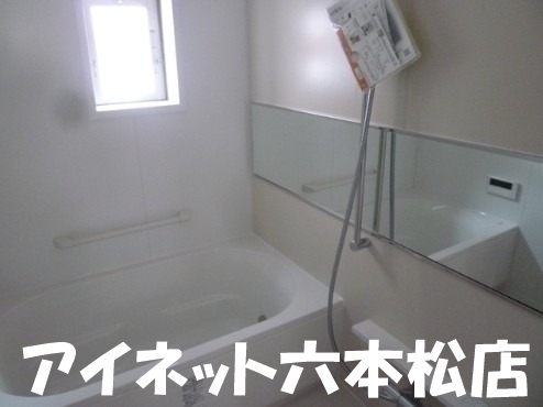 バス・シャワールーム　１日の疲れを流しましょう