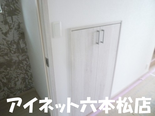 その他　階段下収納あります