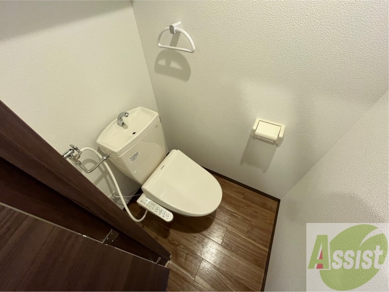 トイレ　こちらはトイレです。清潔感があり、安心して使用できます。
