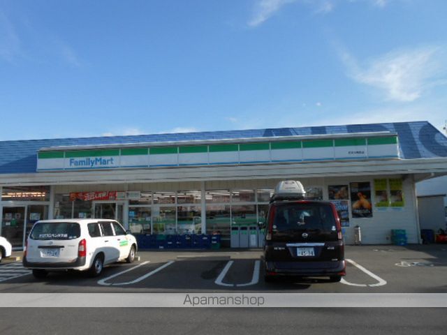 コンビニ　ファミリーマート（コンビニ）まで438m