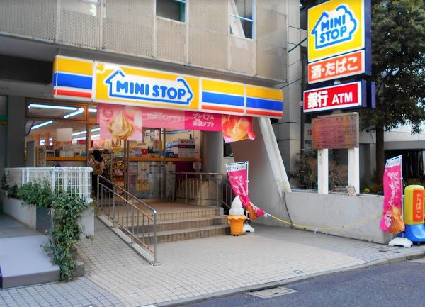 コンビニ　ミニストップ代々木二丁目店（コンビニ）まで591m