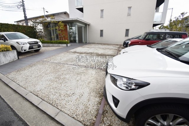 駐車場　敷地内駐車場