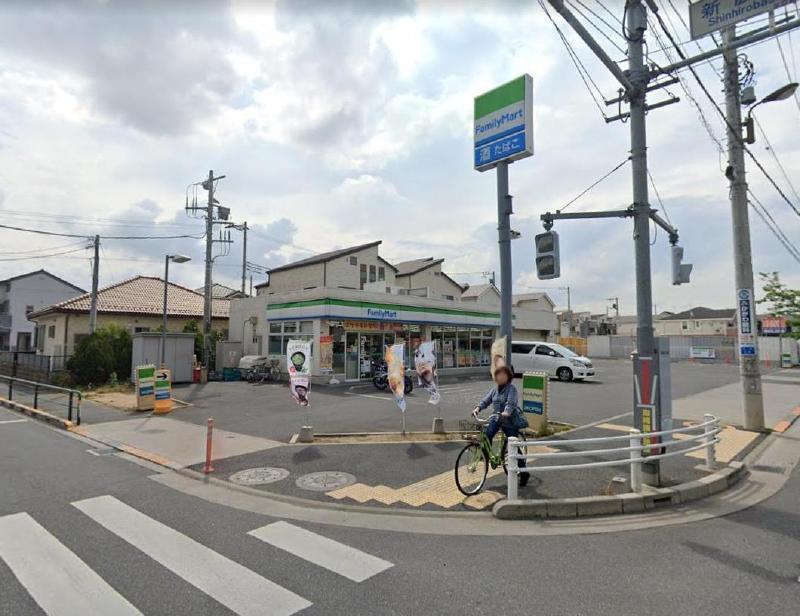 コンビニ　ファミリーマート 六木二丁目店（コンビニ）まで200m