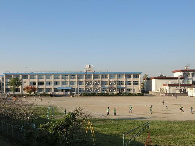 小学校　中間市立中間小学校（小学校）まで300m