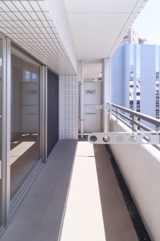 バルコニー　別号室のものです。現状優先になります。
