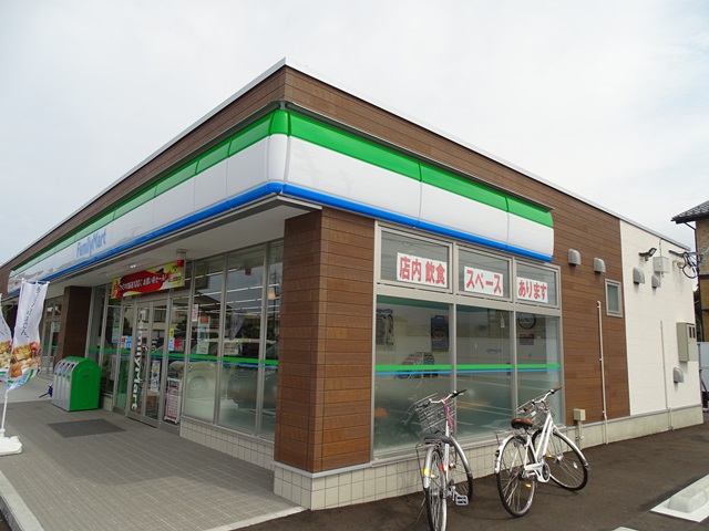 コンビニ　ファミリーマート（コンビニ）まで2222m
